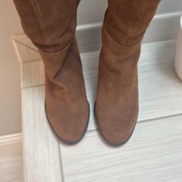 Gianni Bini Suede Brown knee high boots. Size 7. 4 inch heel. Gently used. - Picture 7 of 16